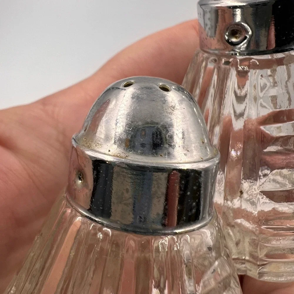 Vintage Art Deco Clear Pressed Glass Salt and Pepper Shakers Chrome Lids Ribbed‎